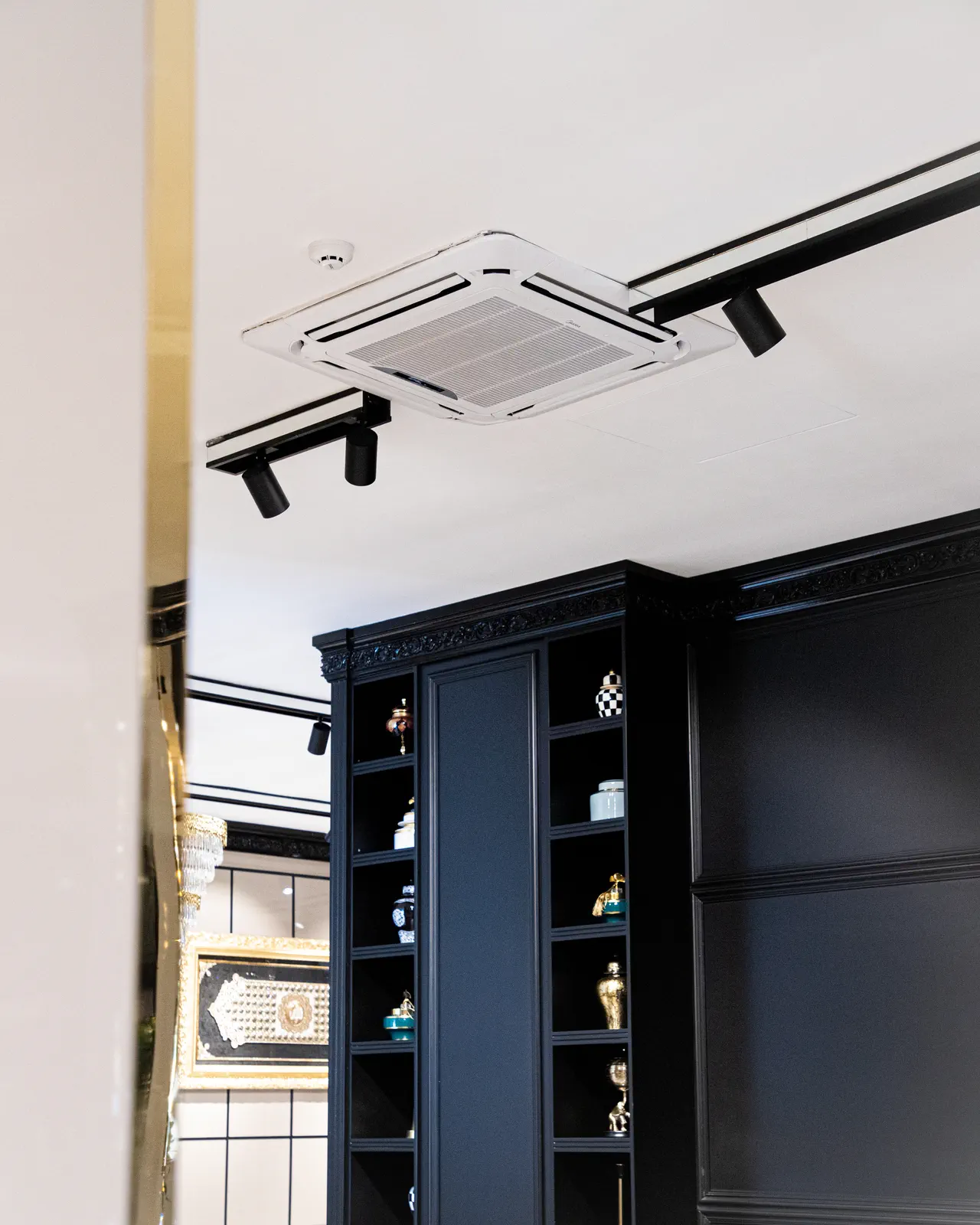 Mebel salonunda kaset tipli daxili blok