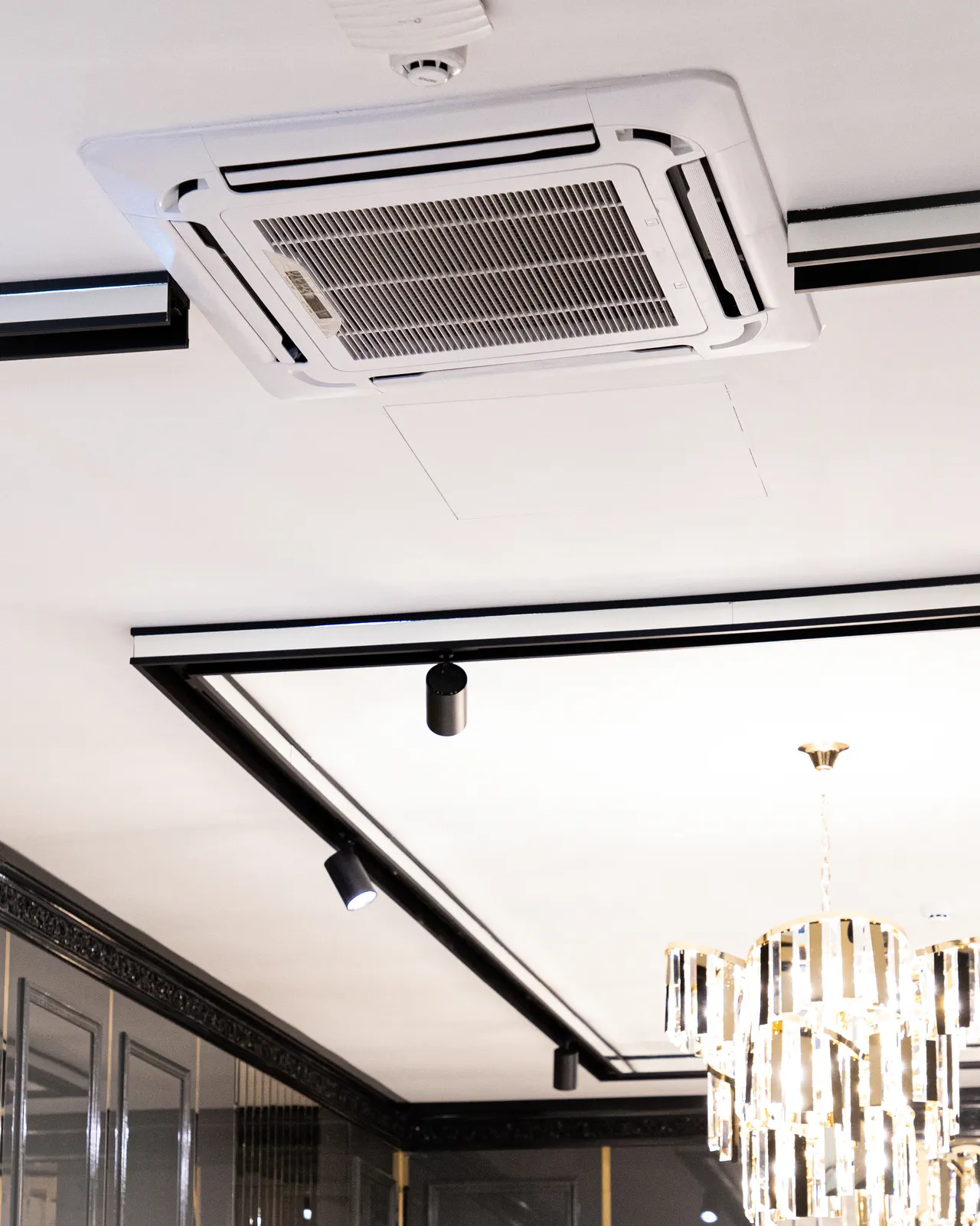 Mebel salonunda kaset tipli daxili blok