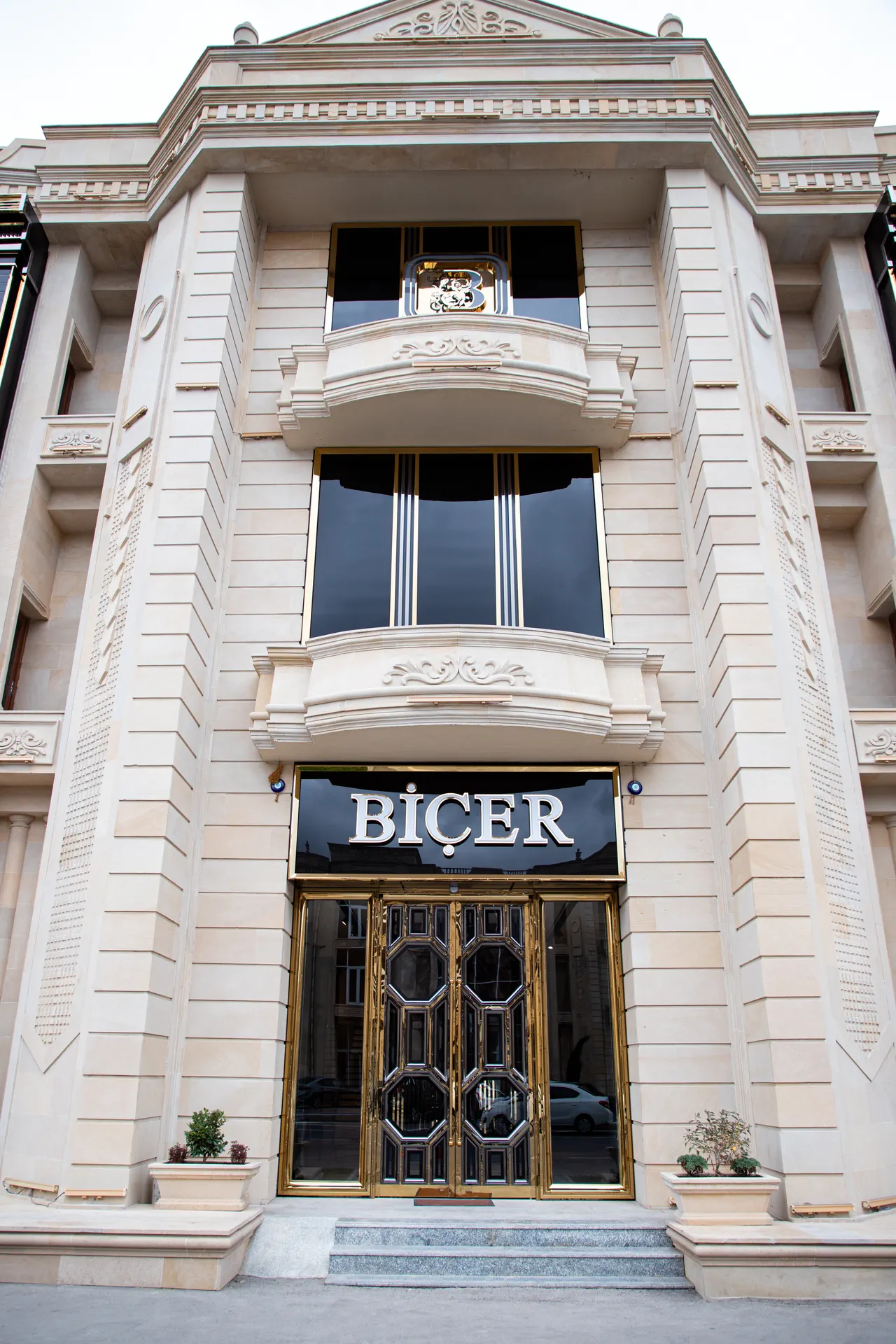 Biçər salonunun fasadı