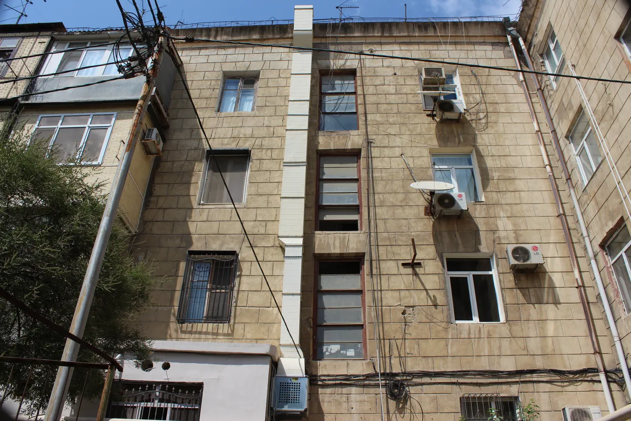 Binanın arxa fasadı, xarici bloklar