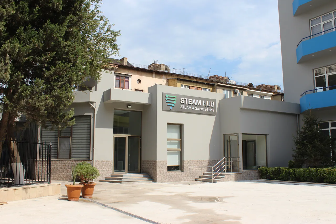 STEAM HUB laboratoriya binası