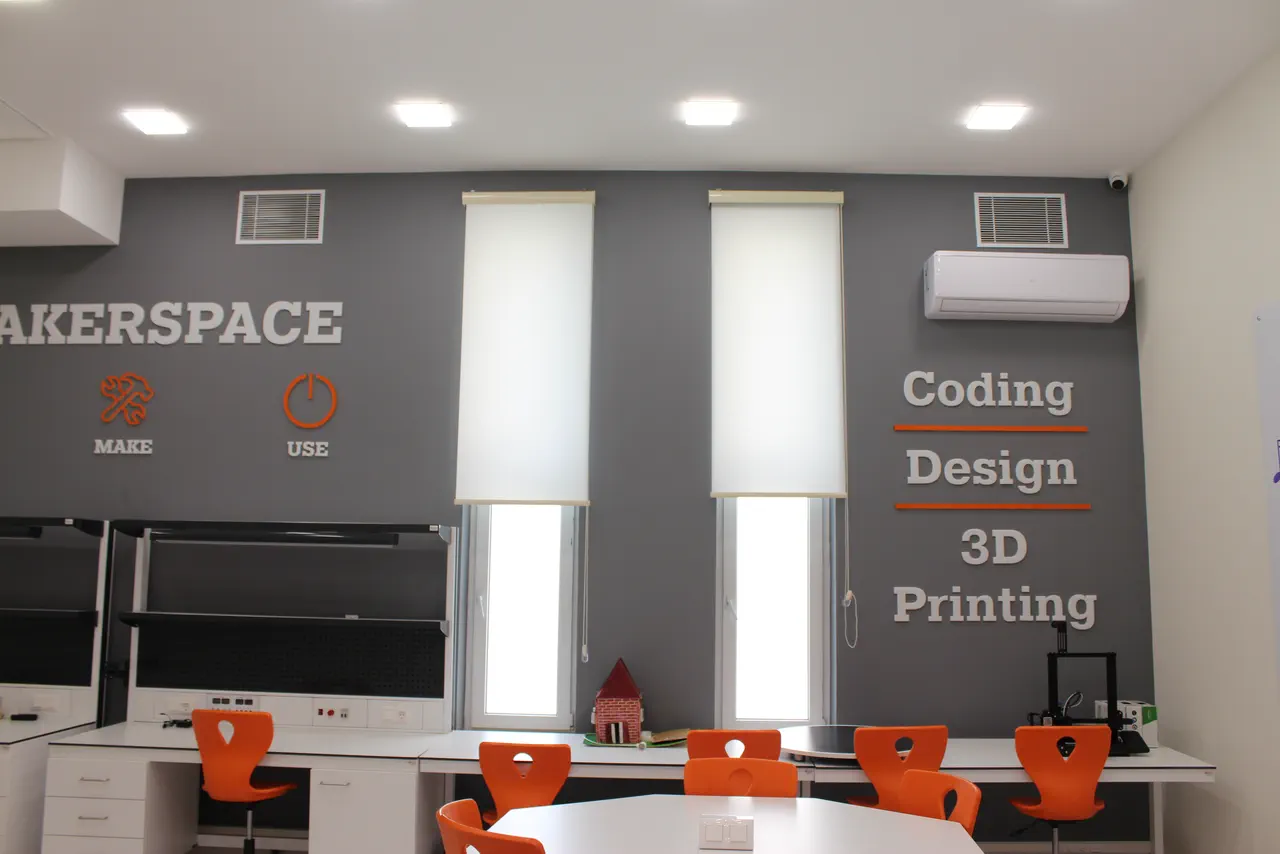 Makerspace otağı: divar tipli kondisioner və havalandırma qəfəsləri