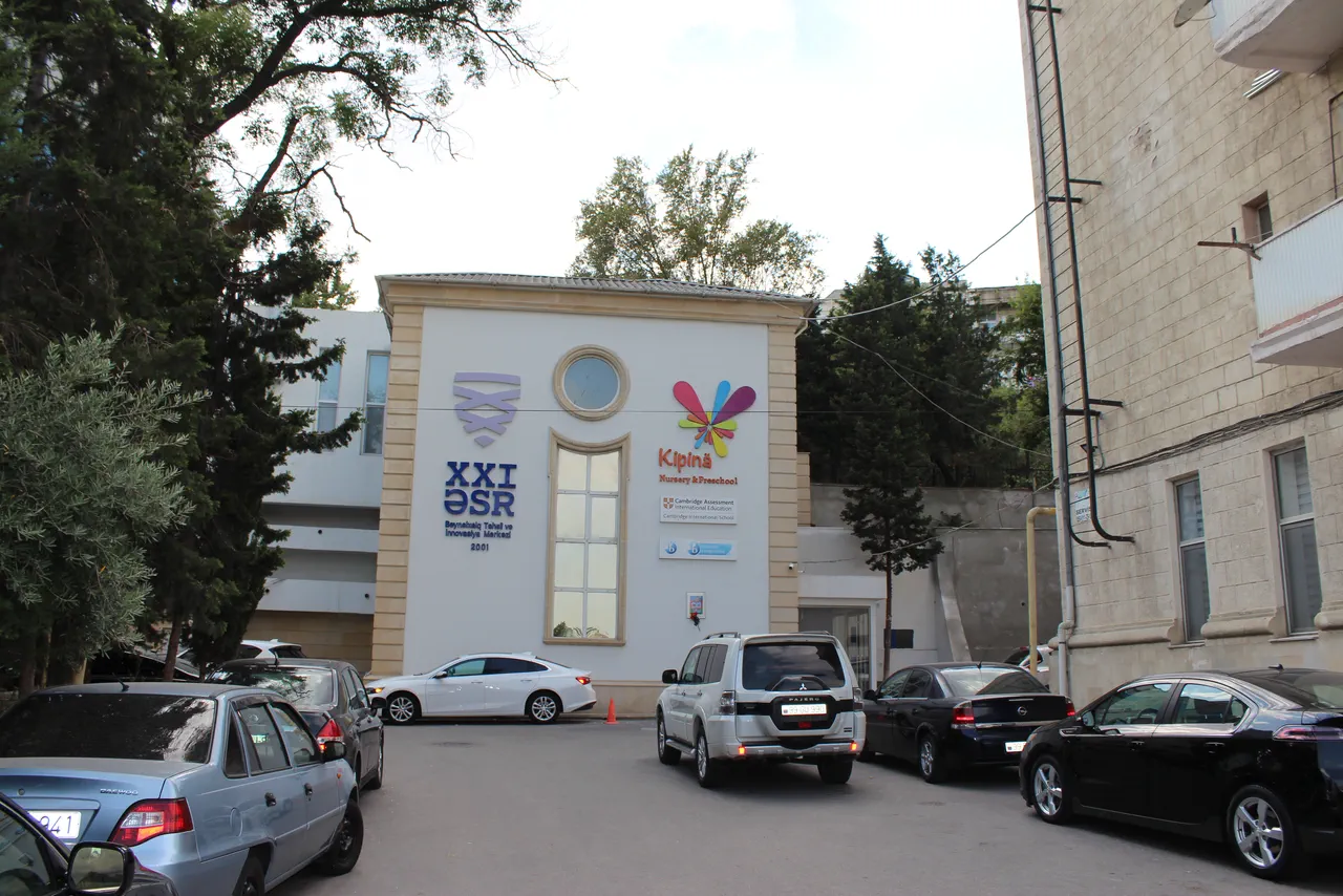 XXI əsr mərkəzinin və Kipina bağçasının binası